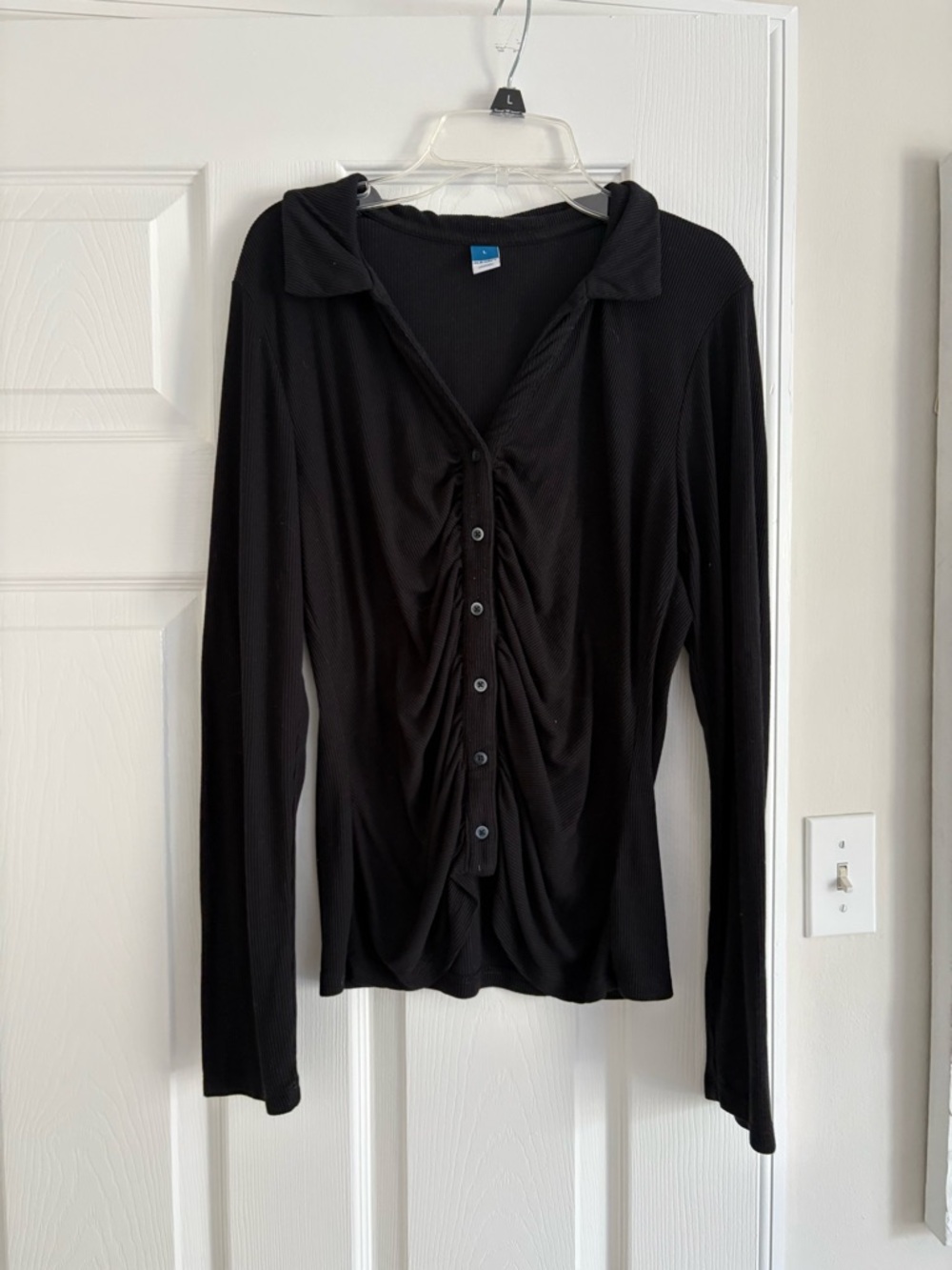 Old Navy Black Long Sleeve Ruched Button Front Top